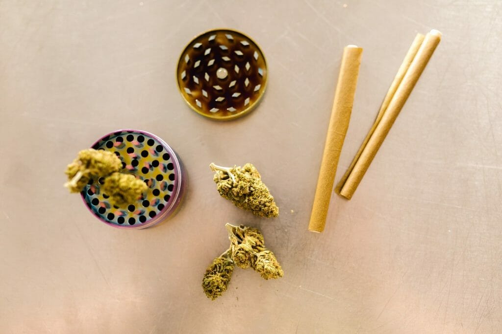 A Guide to Rolling a Blunt with Tobacco Blunt Wraps | Buy Cheap Weed Canada | Buy Cheap Weed Canada